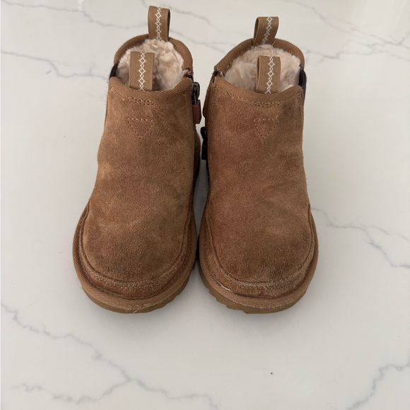 UGG Neumel Chelsea Kids - Picture 1 of 6
